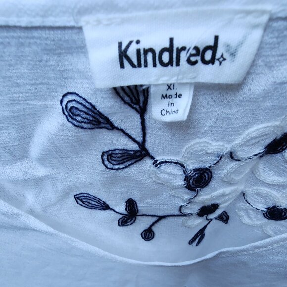 Gorgeous Women's XL Anthropologie Kindred Embroidered White Blue Cotton top - Picture 16 of 16